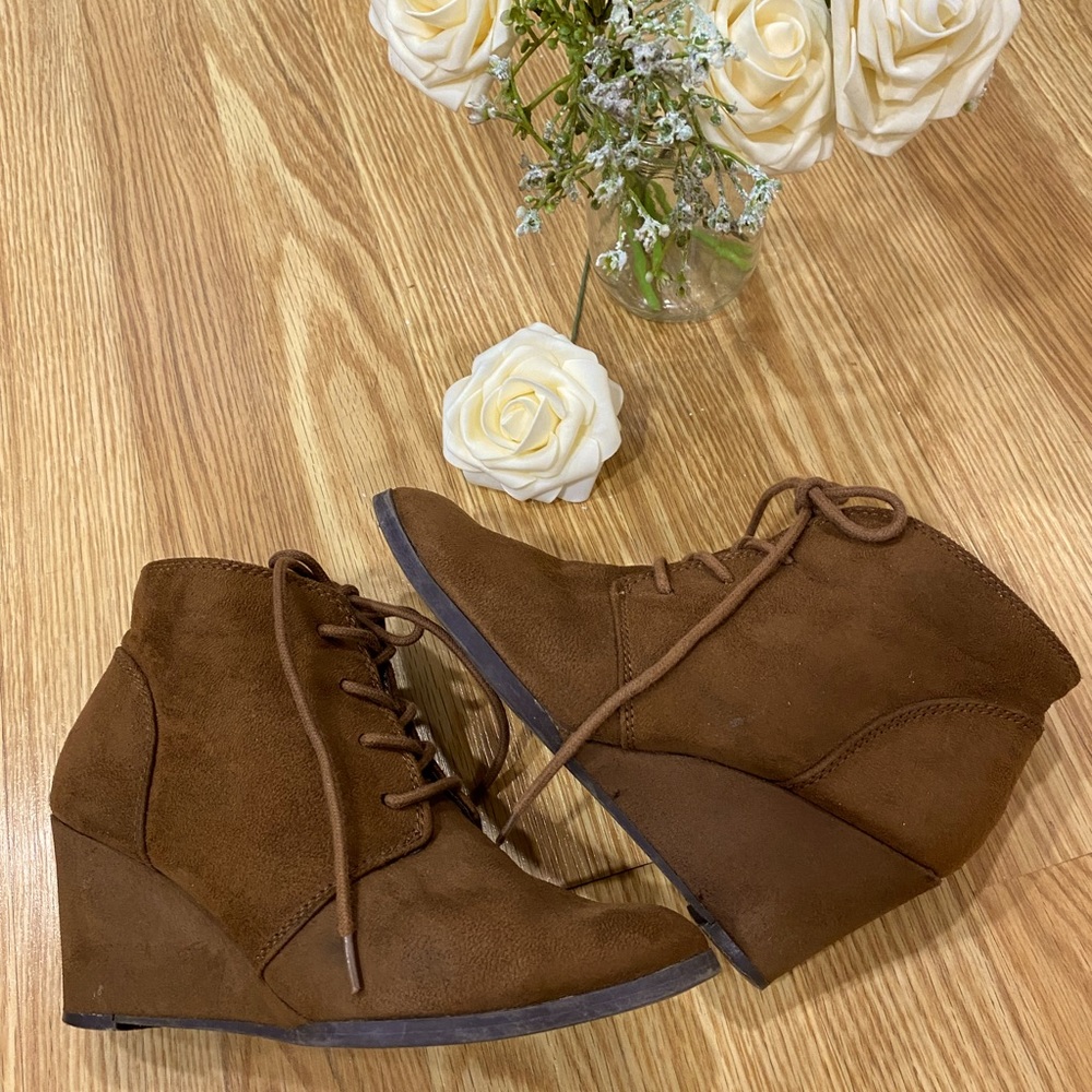 “Baylie” brown ankle boots 🥾 6 1/2 Cottage Core 🌟FWP🌟